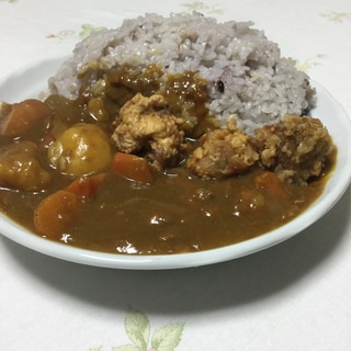 唐揚げトッピングのカレー